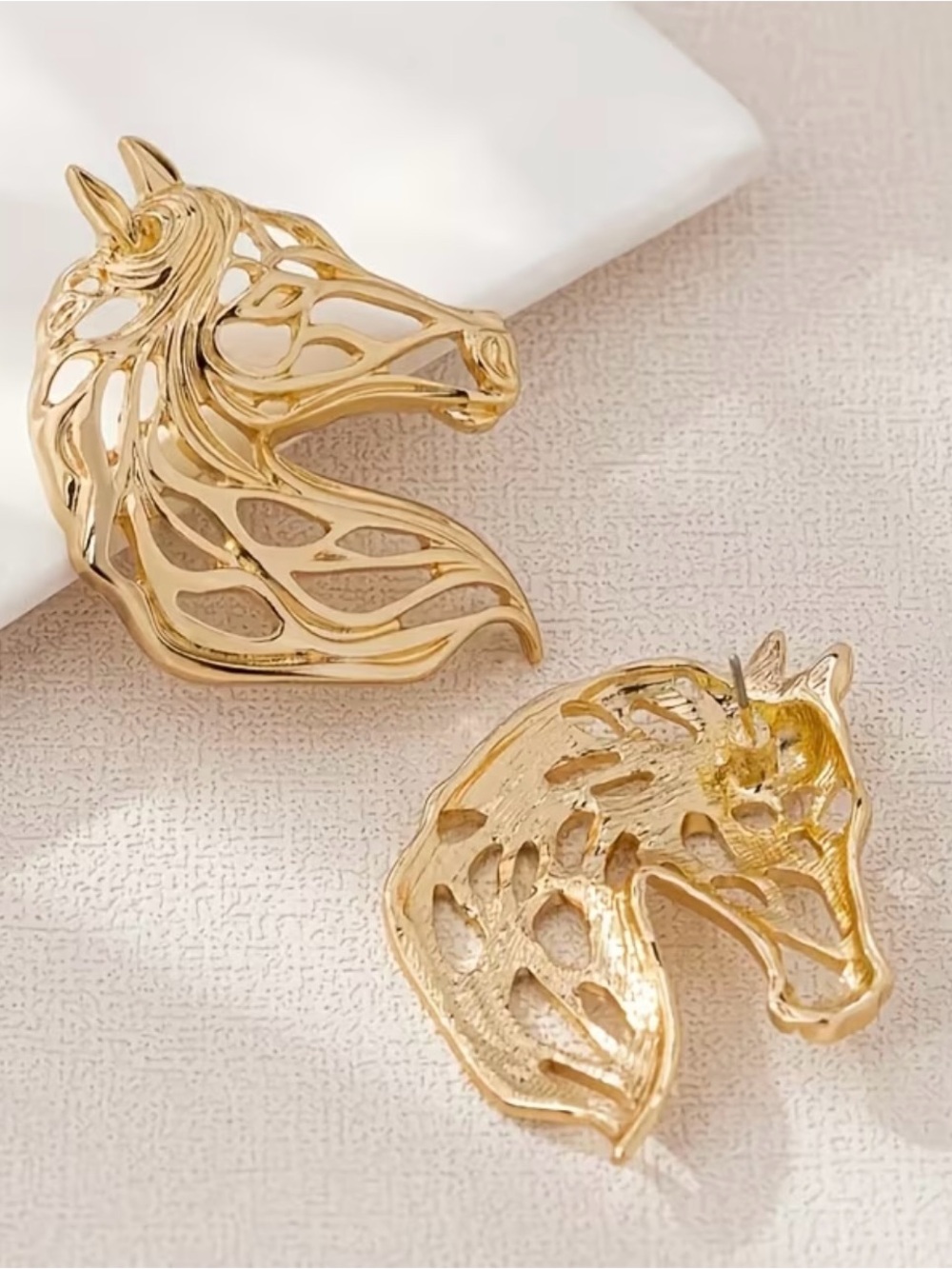NEW! Gold Horse Head Statement Earrings. 🐴
A5-156 - Picture 4 of 5